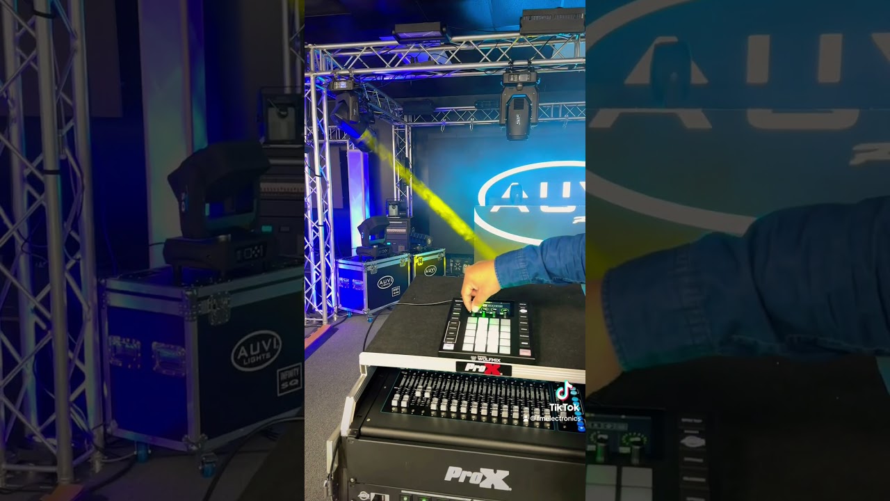 American DJ WMX1 DMX, позволяющий управлять светом без компьютера.