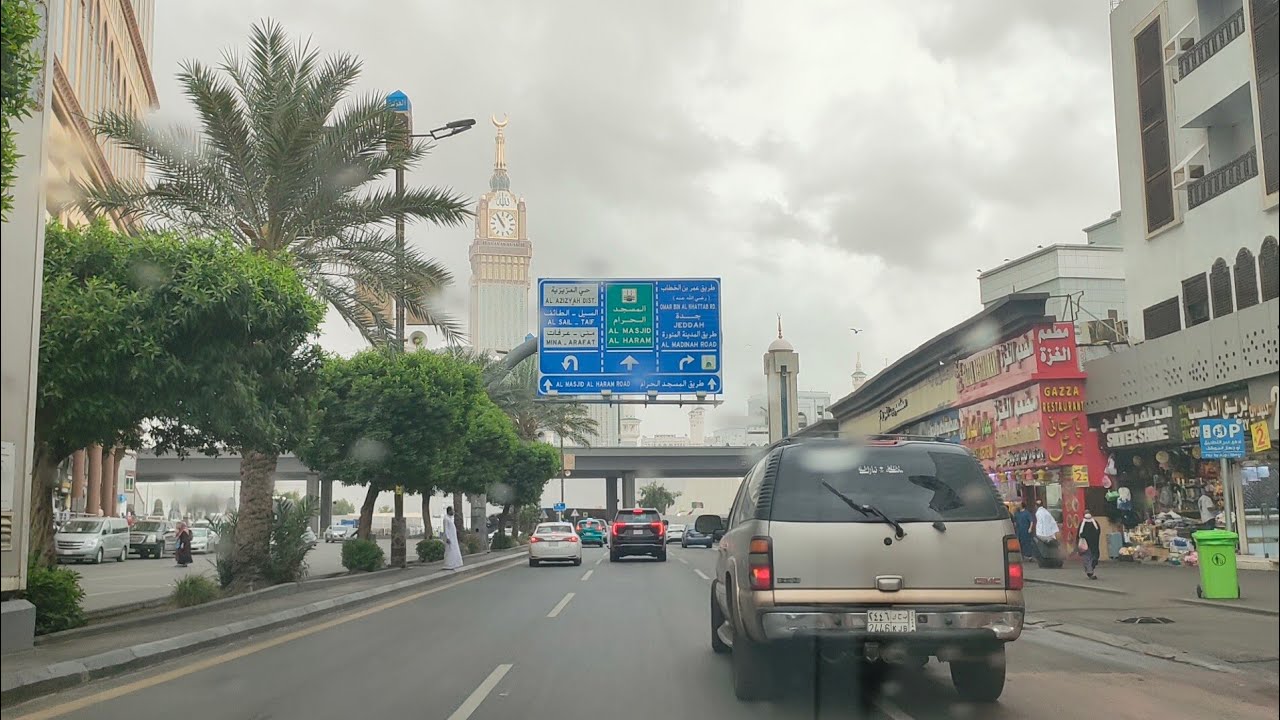 شاهد أمطار مكة المكرمة وجولة صباحية في العزيزيه وإلى شارع الغزة 