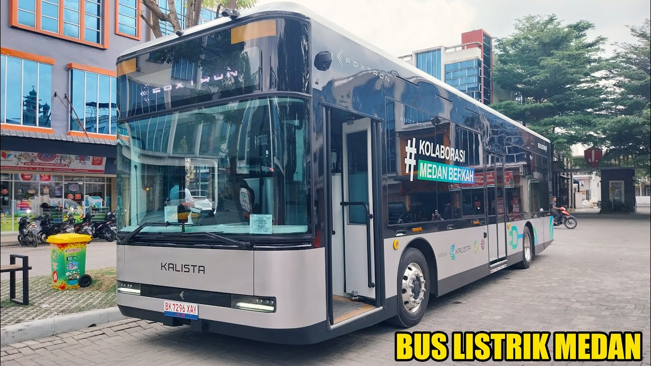 Naik Bus Listrik Transportasi Umum Baru Keliling Kota Medan