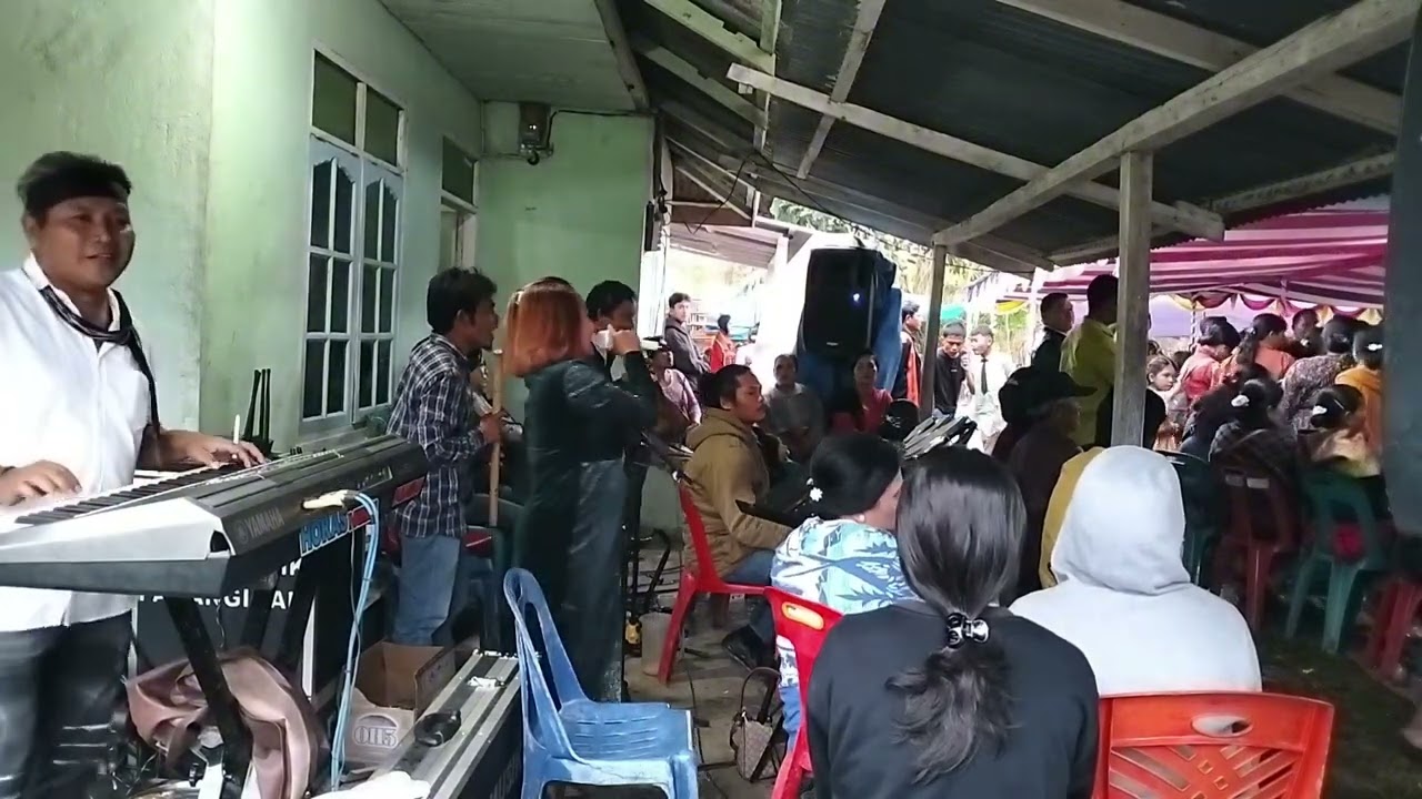 huturrr,,, bersama monicha Sihotang lagu si kacang koro