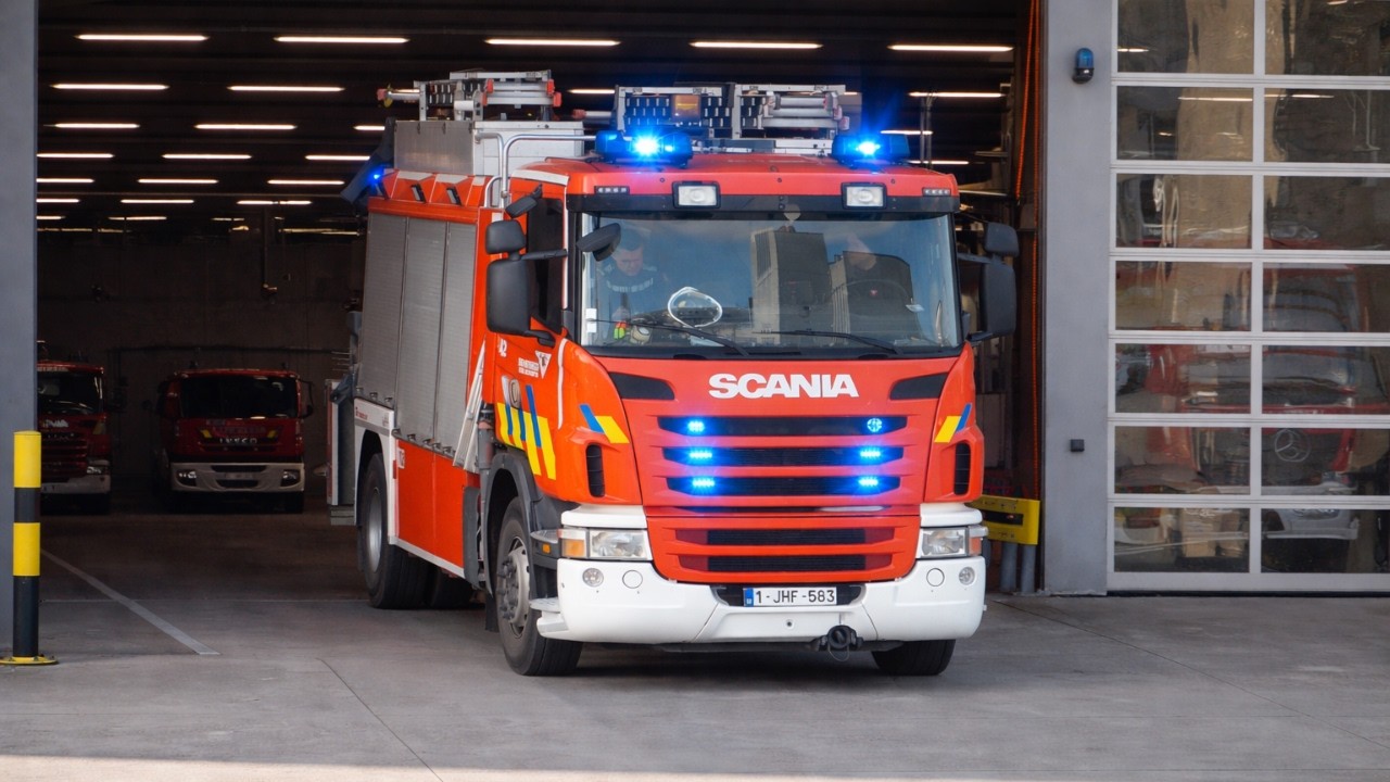 [Hulpverleningsvoertuig] Brandweer Antwerpen, MUG & Ziekenwagens met spoed in Belgie!