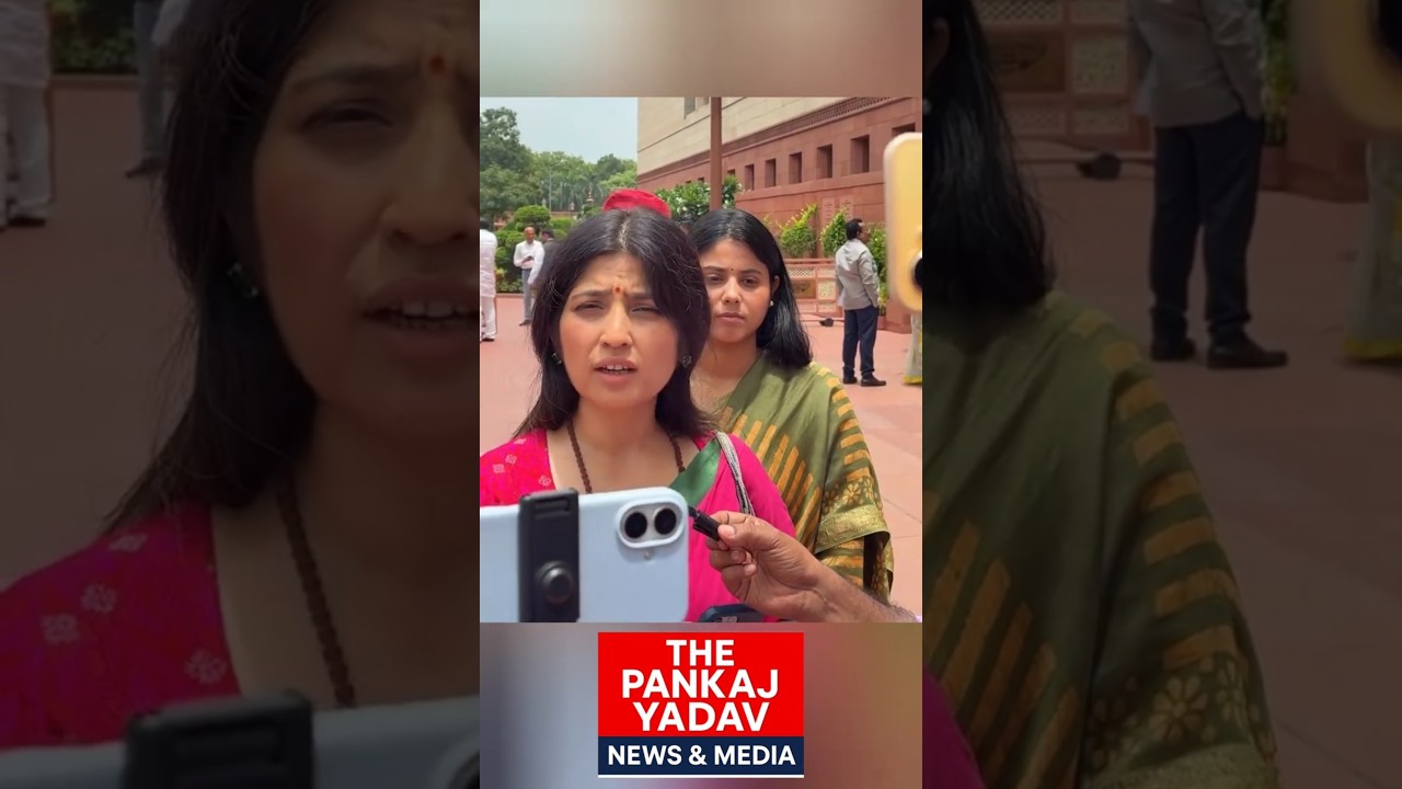 Dimple Yadav with Priya Saroj in trending Parliament video #PriyaSaroj #DimpleYadav #Parliament #BJP