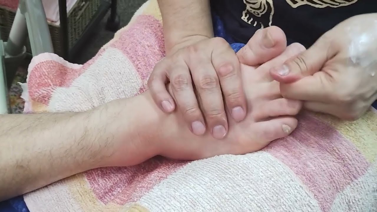 【激痛足つぼ】手でも棒でもかなり強めに揉んでます！毎週揉んでる常連さんです！|foot massage| ｢Foot massage｣