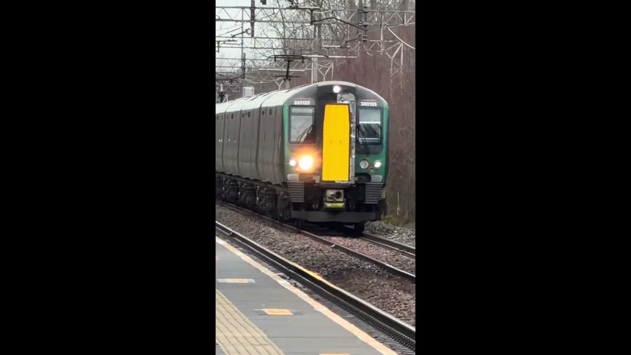 Trains at Hartford #train #railwaycontent #publictransport #railway #railwaystation #publictransport