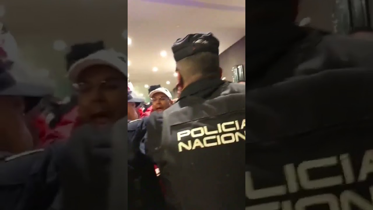 Polic&iacute;a Nacional de Espa&ntilde;a agrede a jugadores de la Selecci&oacute;n de Per&uacute;