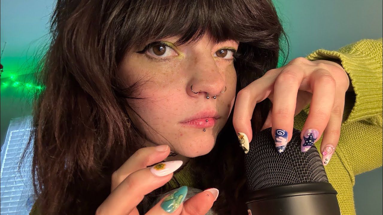 ASMR ВЫСОКОЧУВСТВИТЕЛЬНЫЙ МИКРОФОН: СКРЕЖУЩИЕ И РОТНЫЕ ЗВУКИ 💅🏻💚