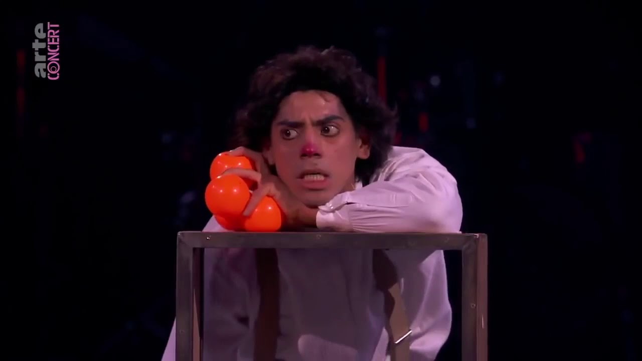 ALEJANDRO ESCOBEDO - FESTIVAL MONDIAL DU CIRQUE DE DEMAIN (Clown Juggling Act)
