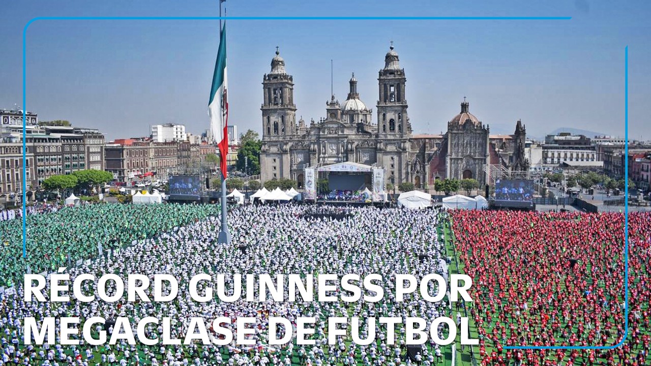 Récord Guinness en CDMX: 9,500 personas en clase de futbol en el Zócalo