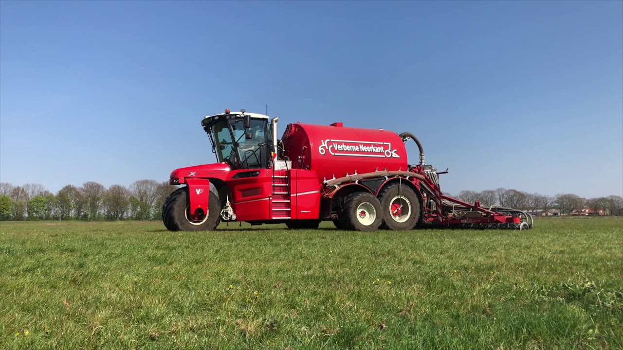 De Vervaet Hydro Trike 5x5 van Loonbedrijf Verberne aan het grasland bemesten!
