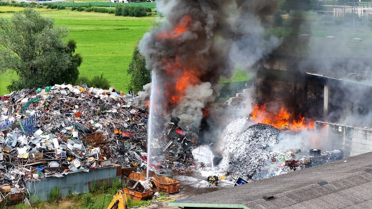 Nussdorf-Debant: Brand im Altstoffentsorgungszentrum