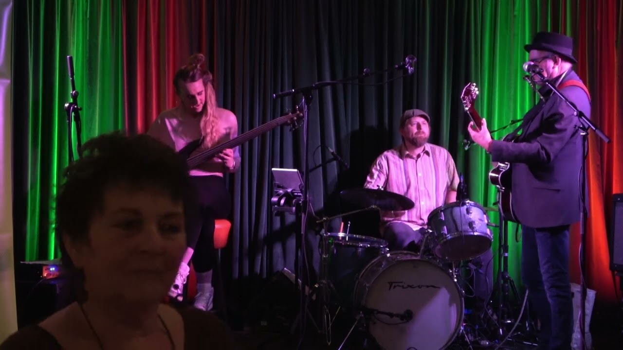 Het Ministerie van Blues, Podium zuid