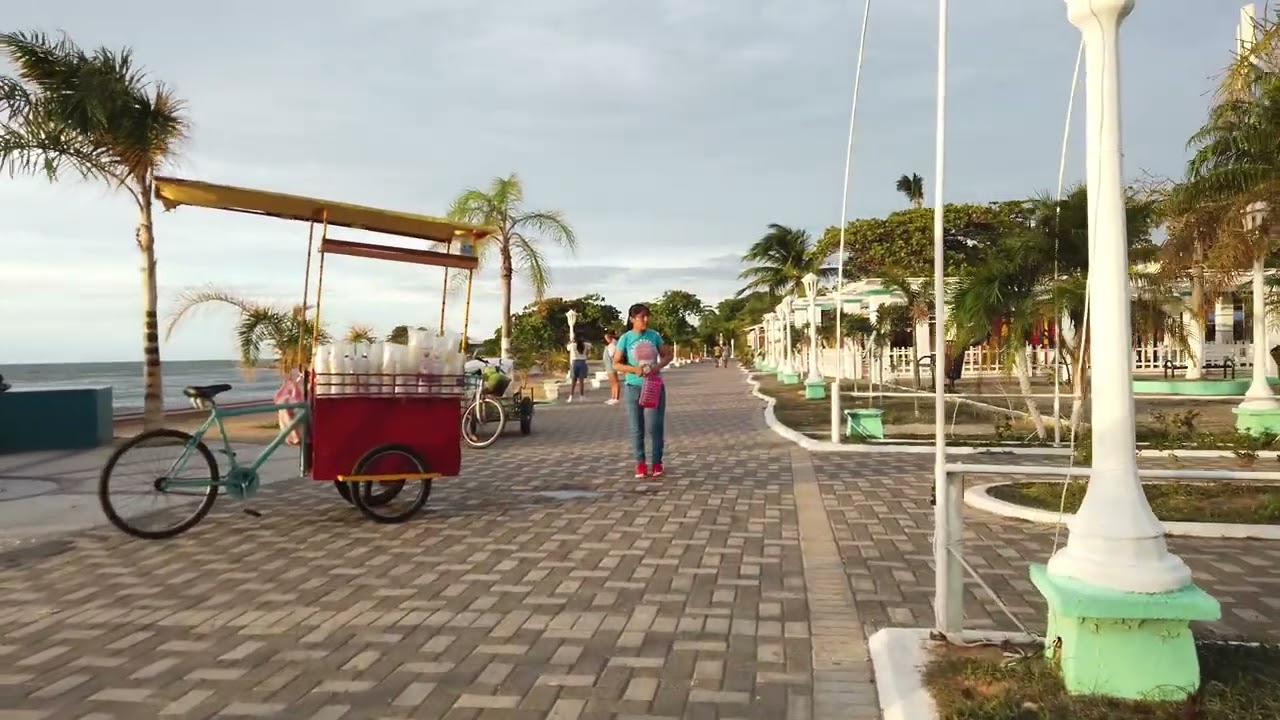 Walk from Centro La Ceiba, Honduras to the Malecon.