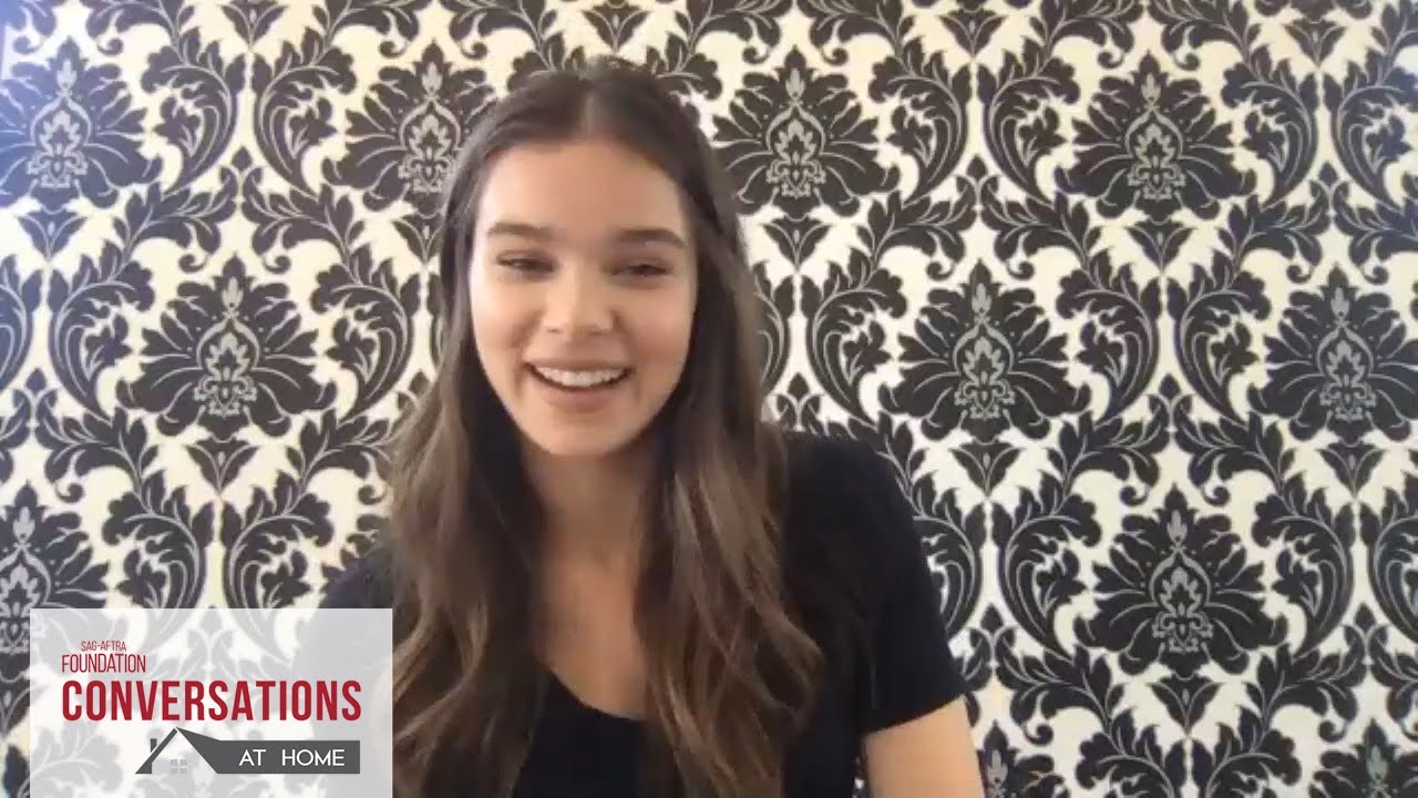 Беседы дома с Хейли Стейнфилд из DICKINSON