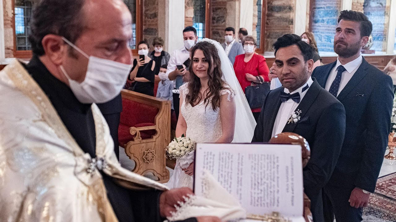 Sosyal mesafeli, maskeli ilk kilise düğünü yapıldı