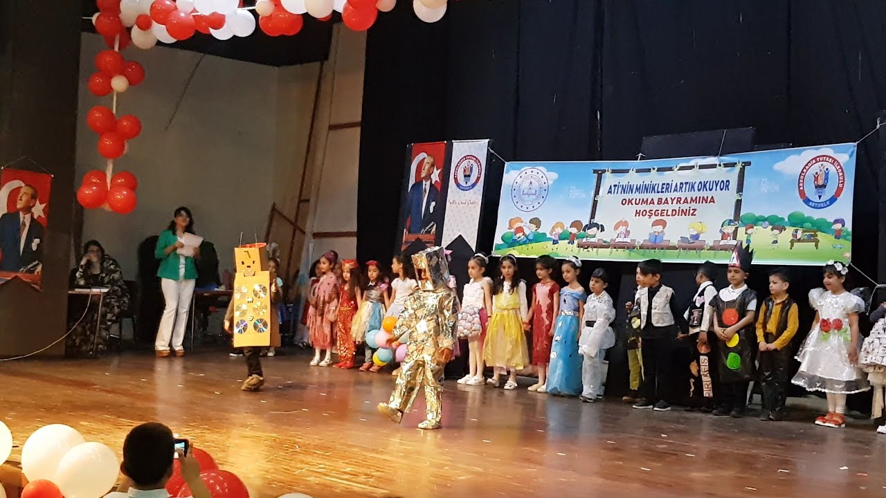 1. sınıflar Okuma Bayramı 2019 - Geri dönüşüm kıyafetleri Defile  gösterimiz