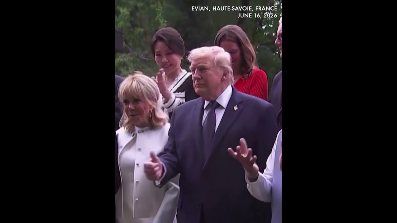 Трамп остался один, пока лидеры G7 с супругами делают групповое фото