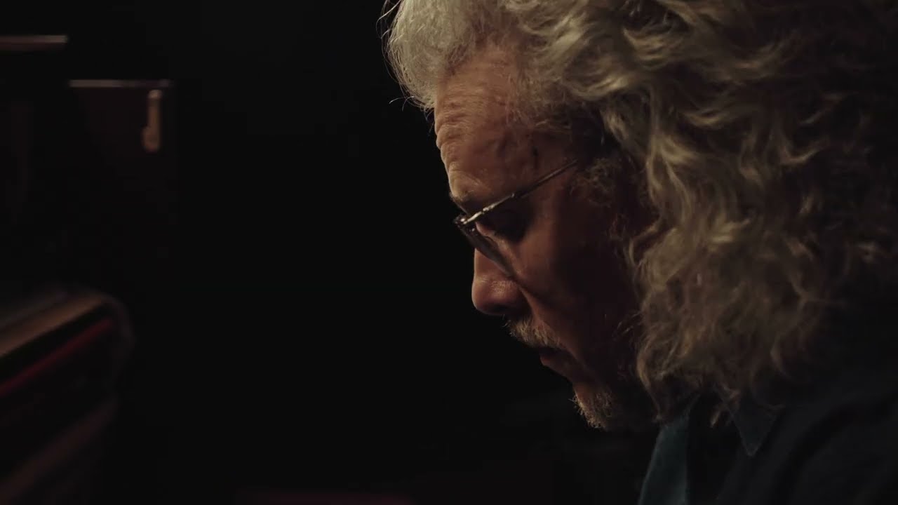 Yvan Cassar – Bus-stop ( Acoustic Live Session)