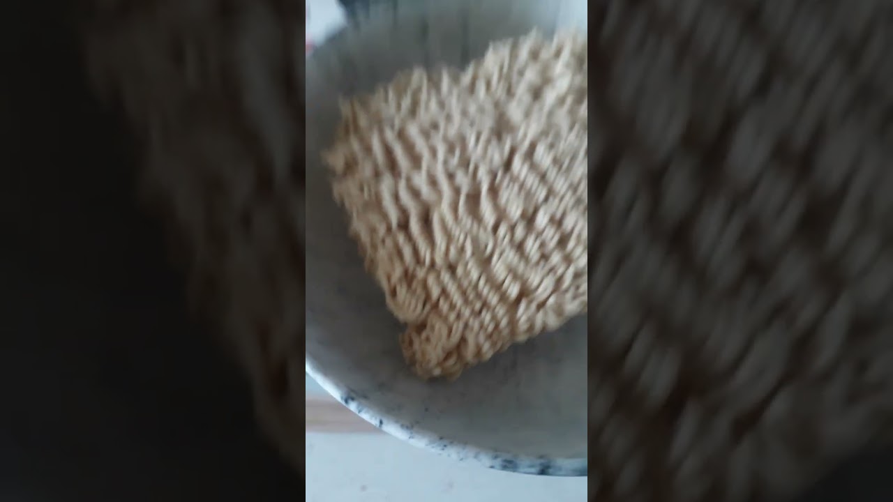 Jalub is making an Noodles by VIFON