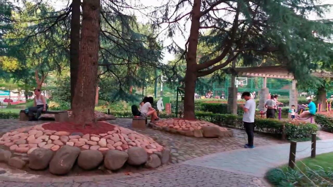 В Шанхае вечер, кушать хочется и моя кафешка )