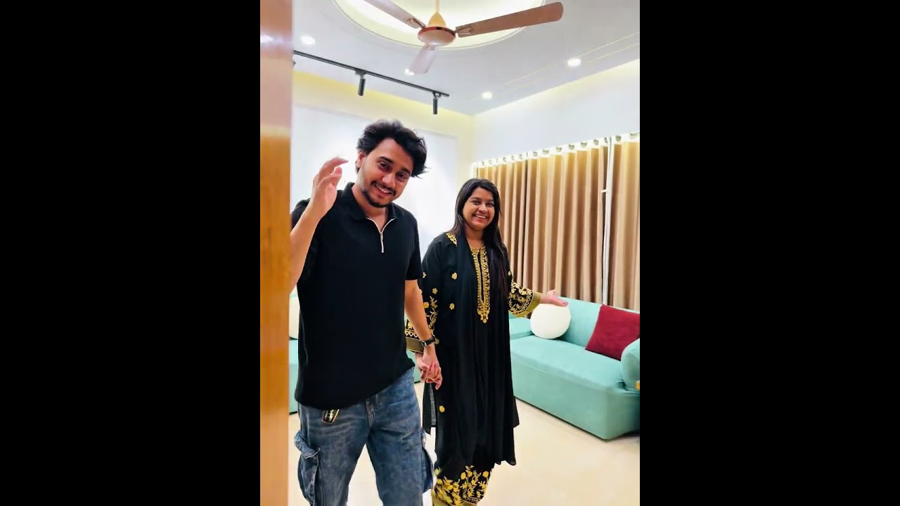 আমাদের সুন্দর ফ্লার্টটা কি এখনো আছে না বিক্রি হয়ে গেছে?