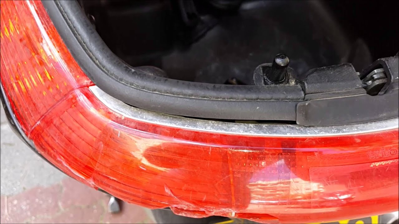 Piaggio Xevo - how to change tail ligh (backlight)