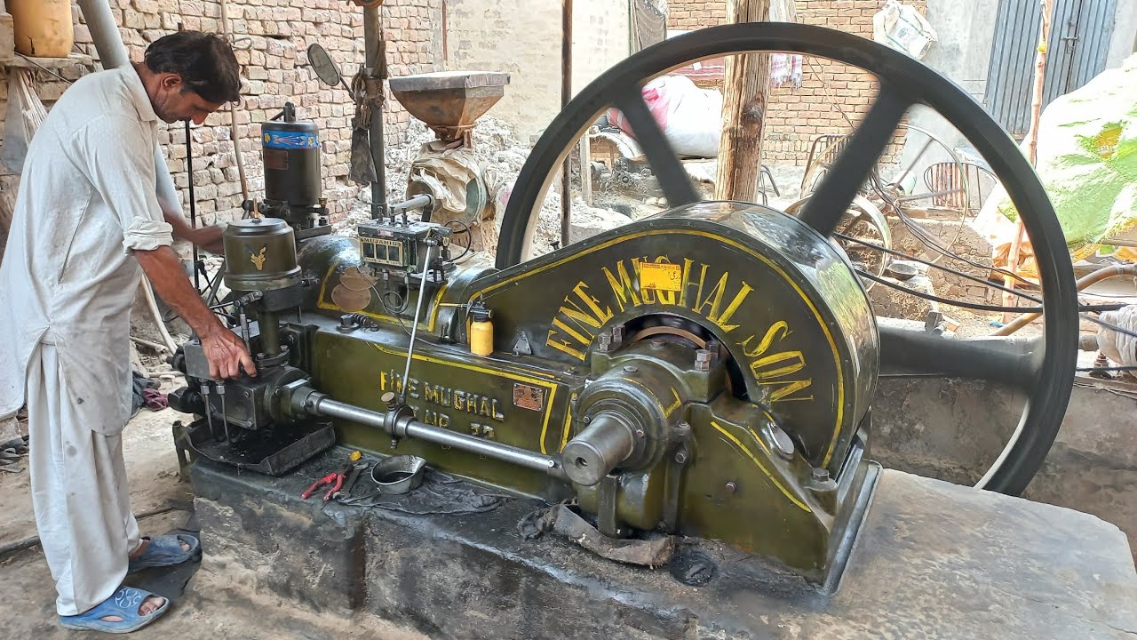 Starting up Best Fine Mughal Son Old Black Engine | پرانا کالا دیسی انجن