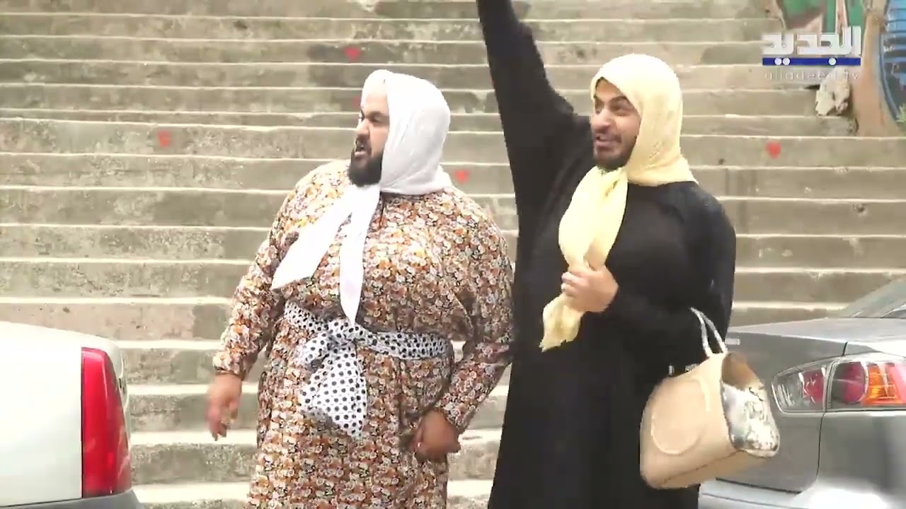 خلاف بين ام حبودي و ام اسباعين في التاكسي .. 