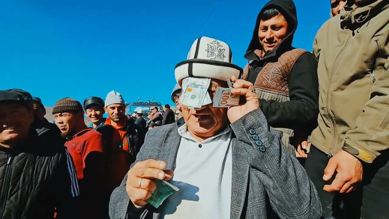 Джумагул Аке внес 1000 долларов😂😂😂