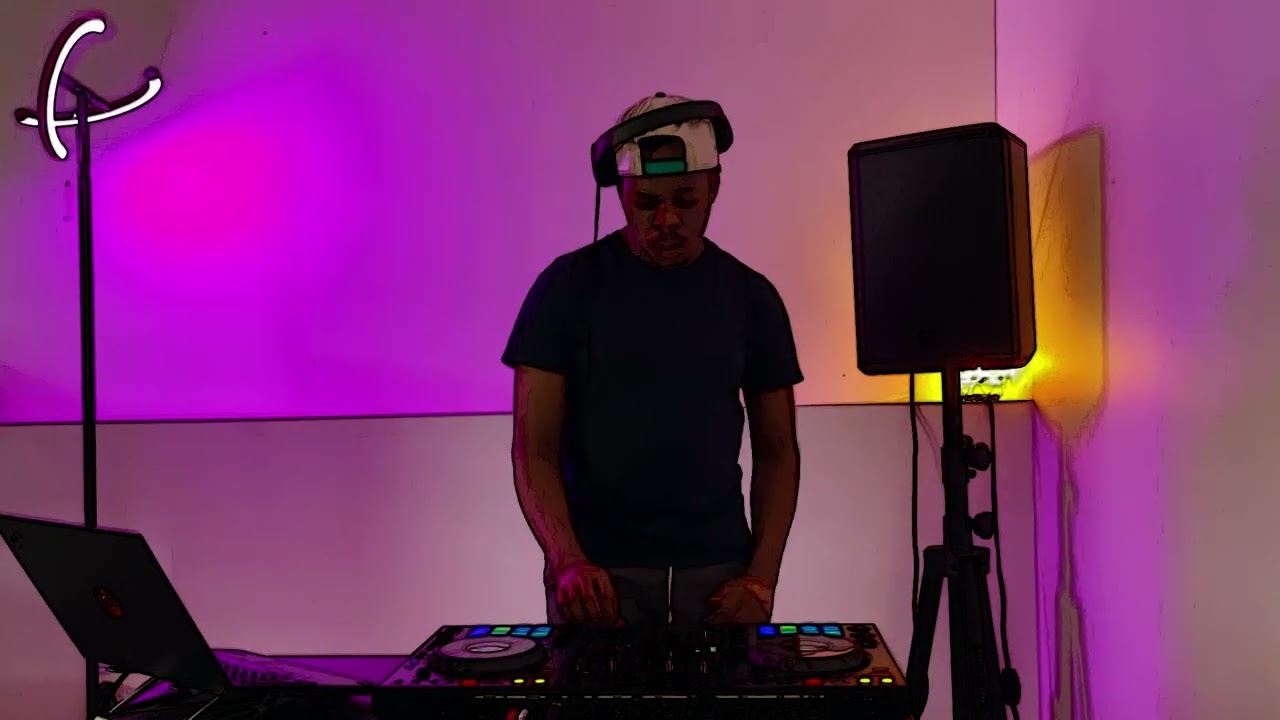 Heat Radio Mix 004 - (SA House Music Edition) - TroniQue