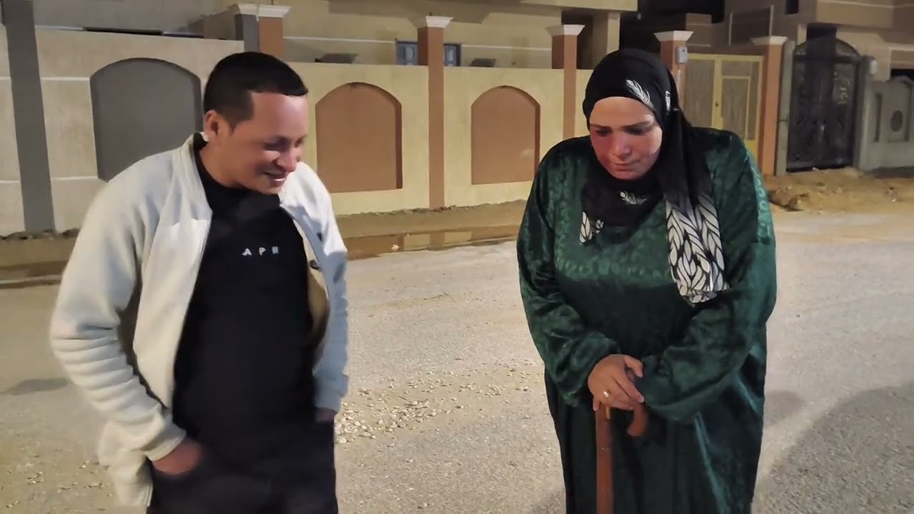 ام تختبر بناتها ولكن يطلعوا بيحب الفلوس اكثر منها