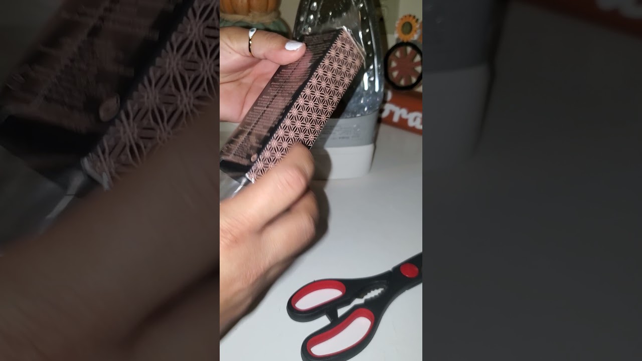Como envolver perfumes con plástico transparente desde casa