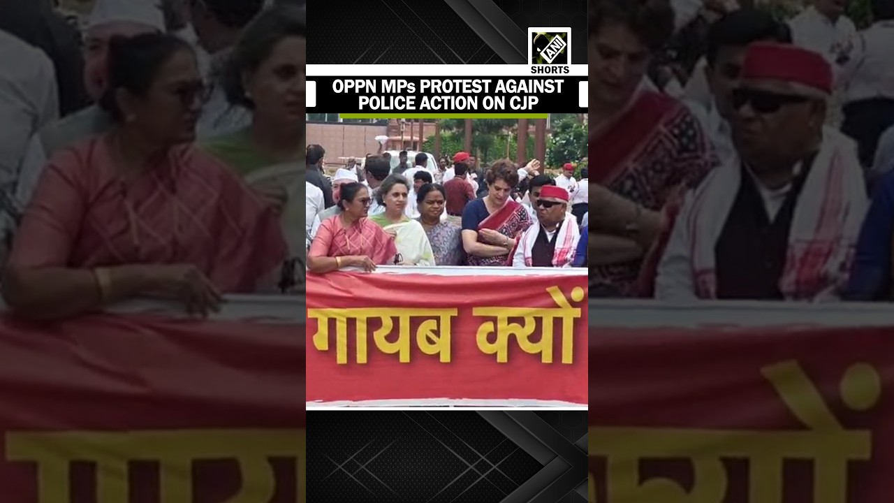 Opposition MPs, including Priyanka Gandhi, protest at Makar Dwar against police action on CJP