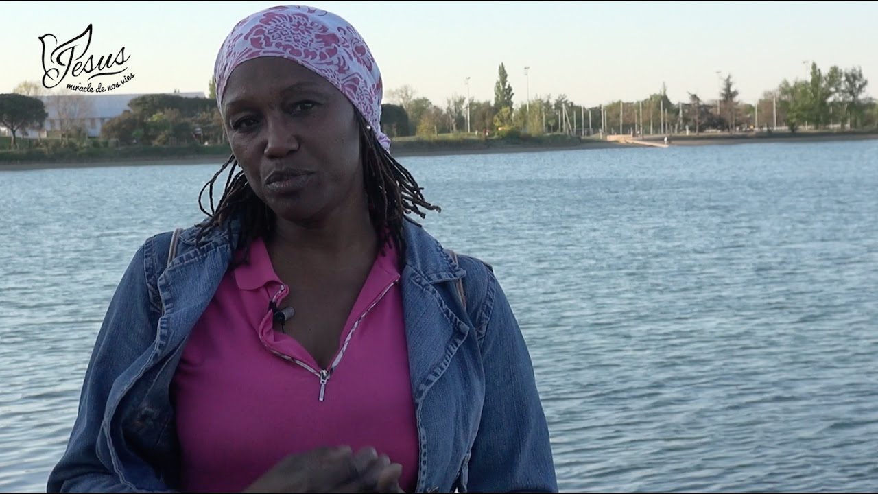 TÉMOIGNAGE : MUSULMANE, ELLE VOIT JÉSUS SUR SON TAPIS DE PRIÈRE !