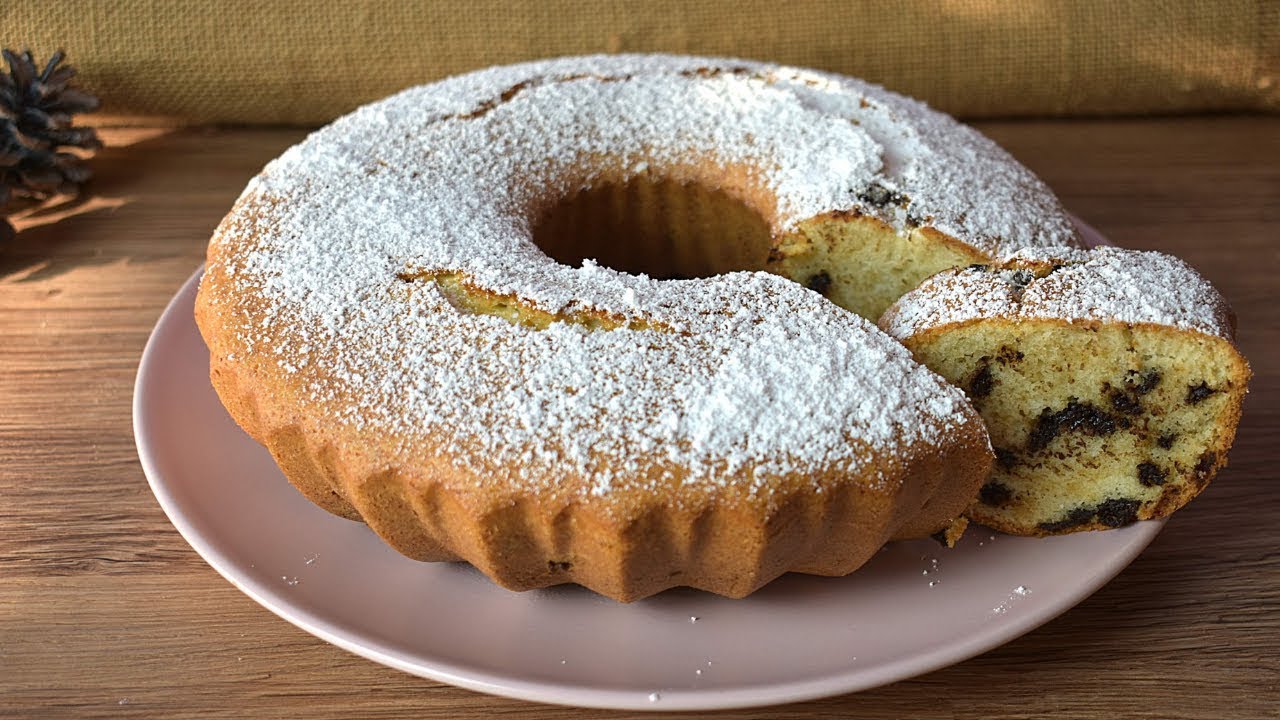 Ciambellone con albumi e gocce di cioccolato | Divertirsi in cucina