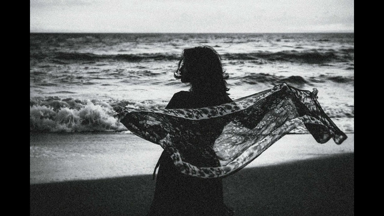 HELENA NOIR - Whispers