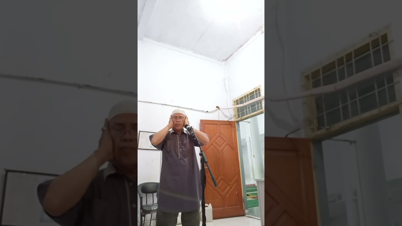 Adzan dzuhur di mesjid al muqarabbun kompleks perumahan tumbuh mandonga kendari Sulawesi tenggara
