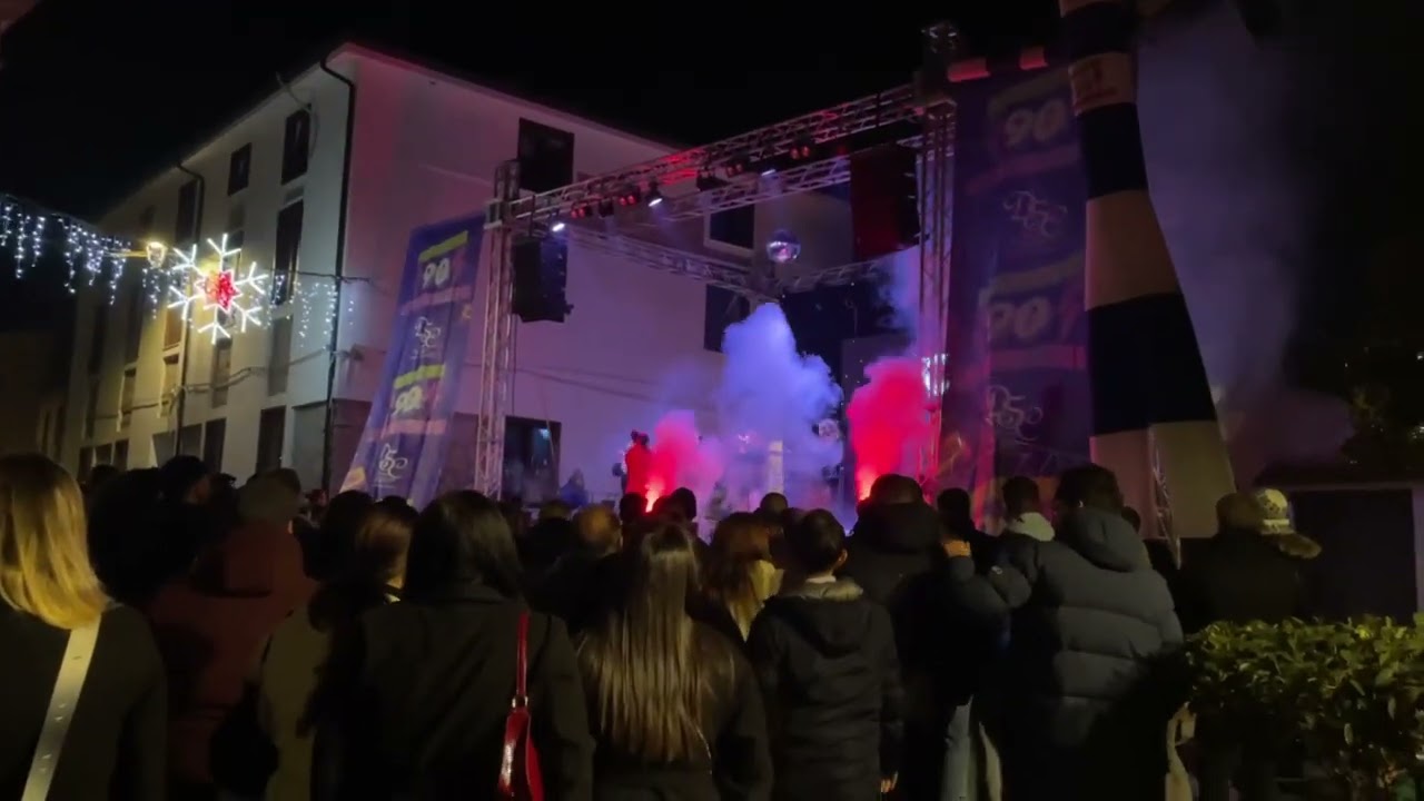 Live da Pallagorio  Brindiamo al nuovo Anno con “Destinazione 90”