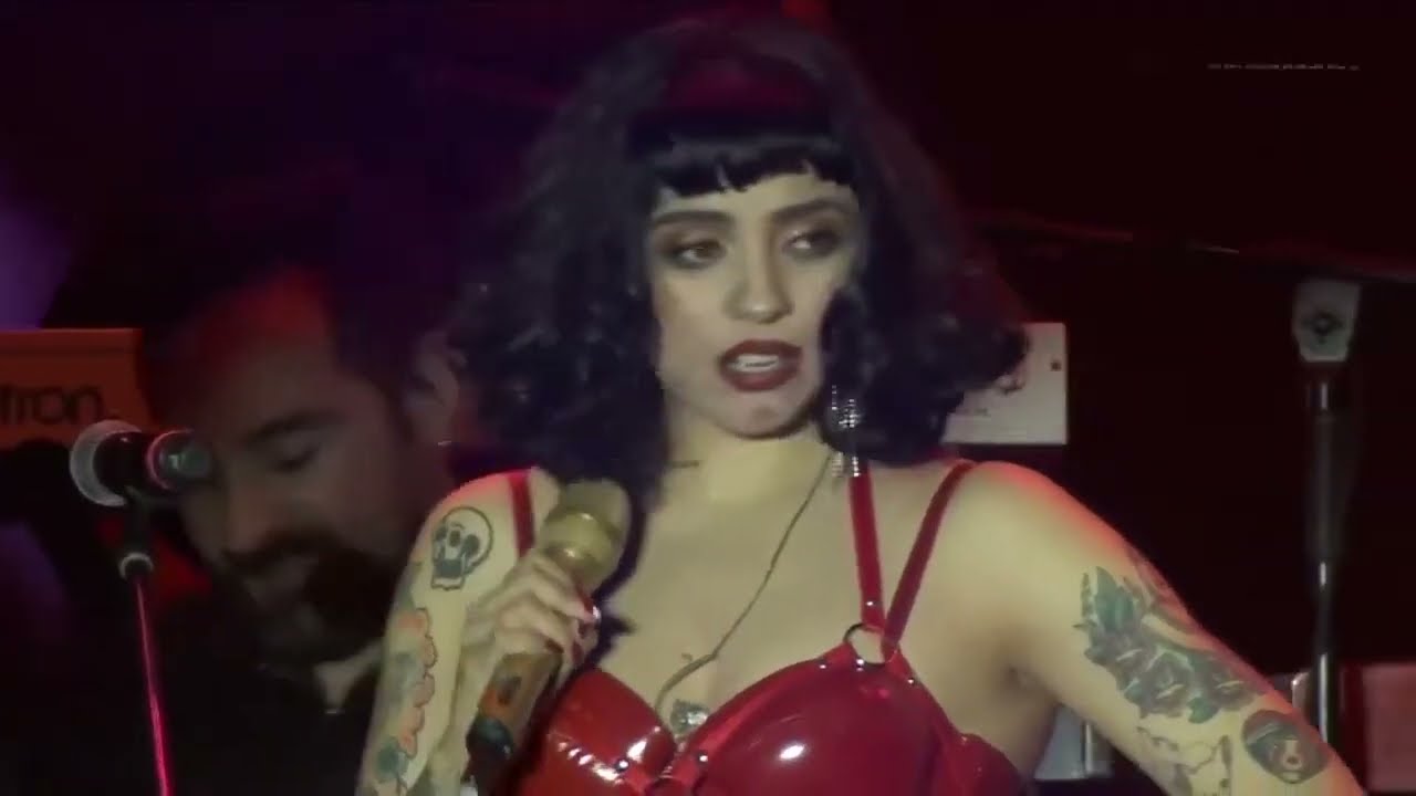 Mon Laferte mi Buen Amor En vivo 