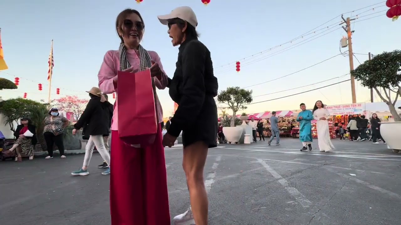 Ca Sĩ Kim Ngân gặp ờ Bolsa Cali
