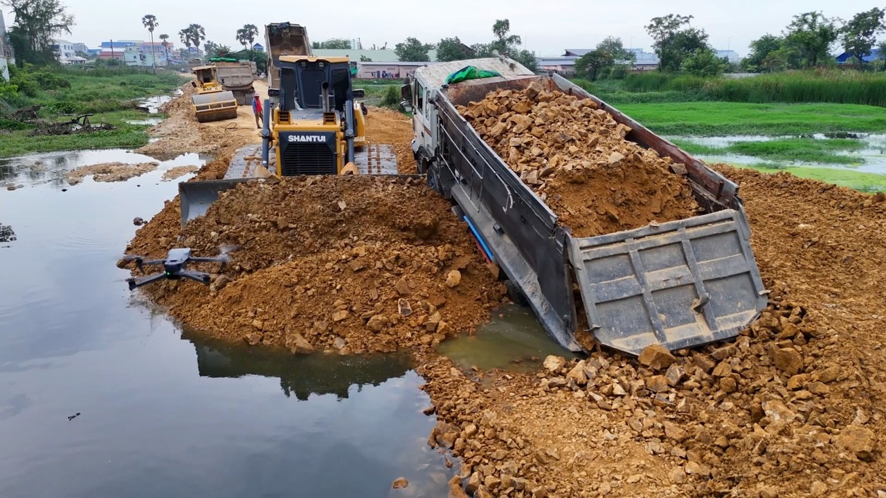 OHNO! Help! Incredible Dump Truck 25.5ton Driver Back Uploading Overturned Rescued Bulldozer SHANTUI