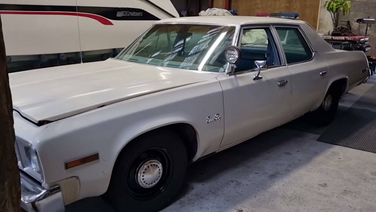 Plymouth Gran Fury 1977 года, полицейская машина, 440 куб. дюймов. Находка из сарая.