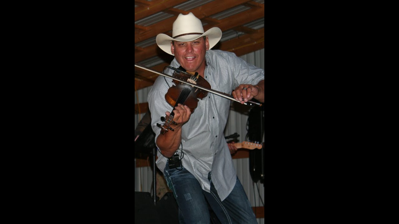 Ryan Keplin sings a Cajun French song!