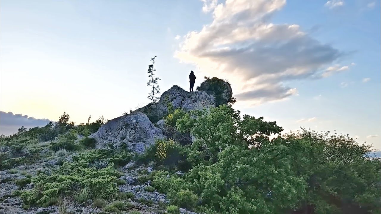 Vrh Kuk između Smrdelja i Kaknja
