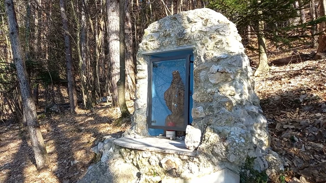 Monteaperta. La leggenda dell'impronta del piede della Madonna