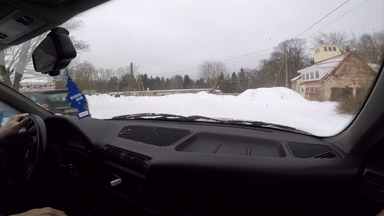 BMW E34 525tds snow drift CRASH almost