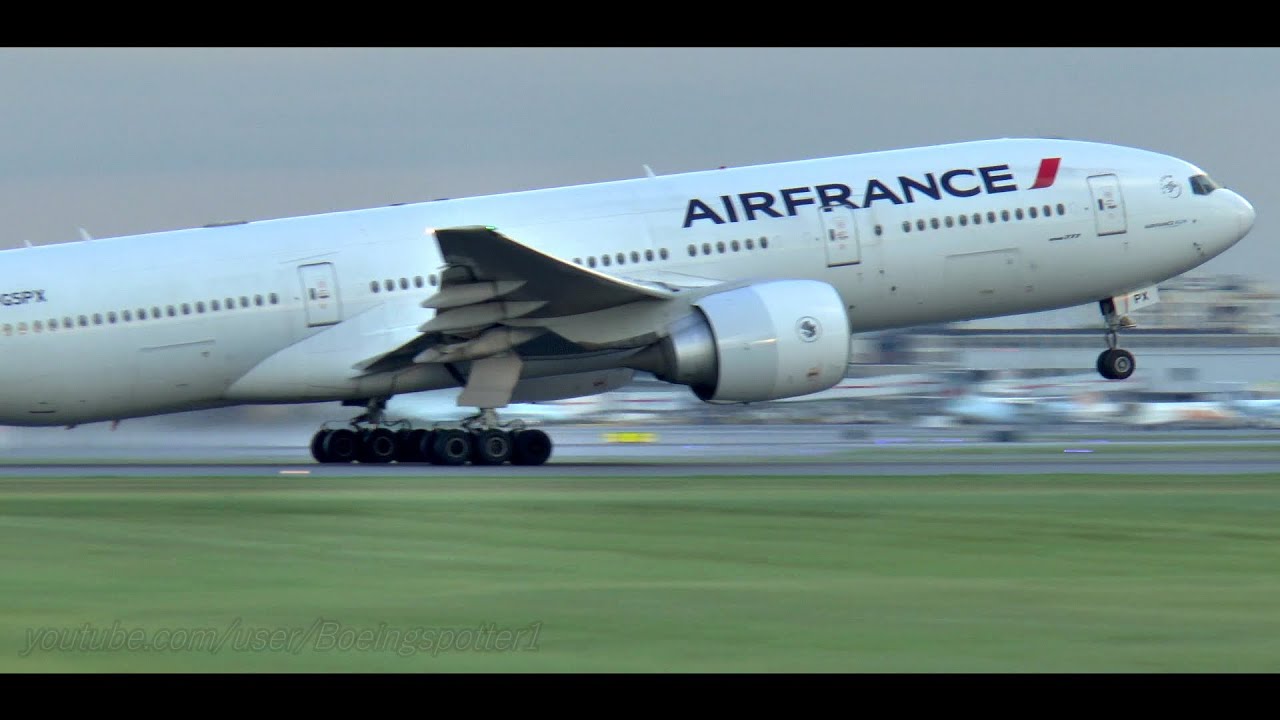 Air France 777-200 Sunset Takeoff from Montreal