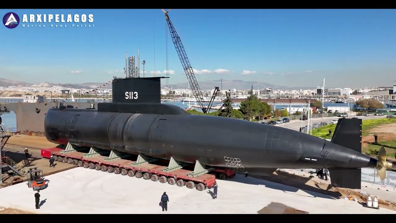 Το Ιστορικό Υποβρύχιο «Πρωτεύς» (S-113) Μεταφέρθηκε με επιτυχία στη Μαρίνα Φλοίσβου 