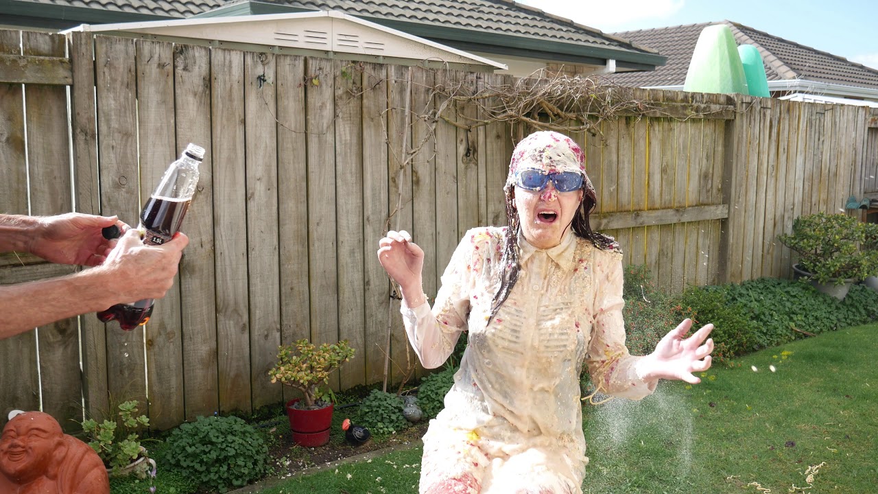 KIWI PATIENCE TEST!!! (Warning: MESSY!)