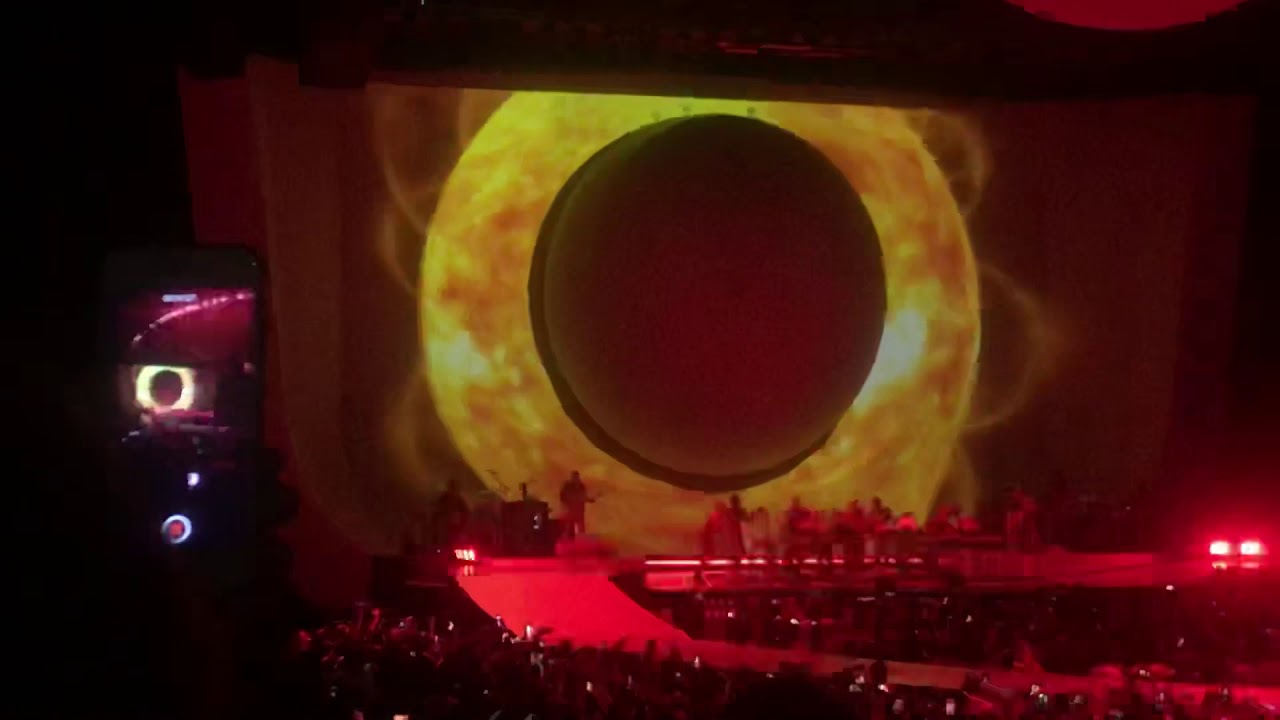 Ariana Grande - raindrops + God is a woman (SWT LONDON NIGHT 1)