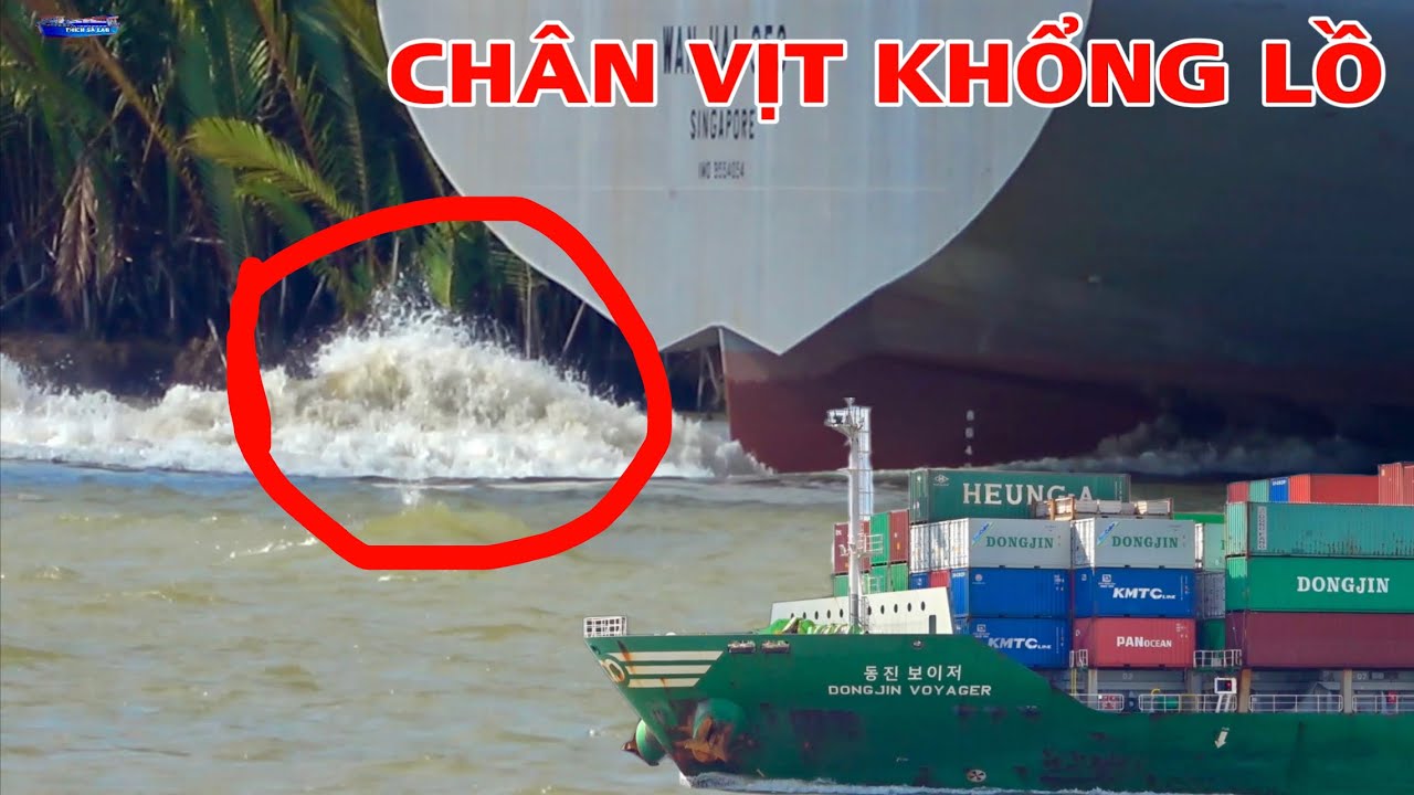 Chân vịt tàu buôn khổng lồ đạp nước mạnh thật khủng khiếp